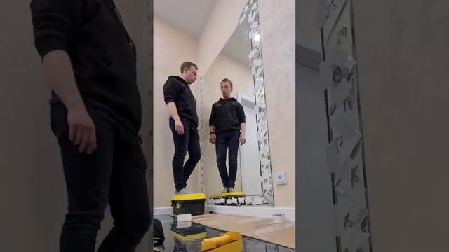 Монтаж зеркального панно Lancelot