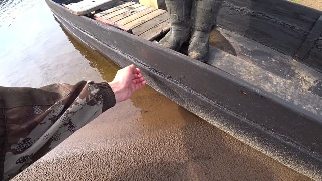 Пошёл к реке, встретил знакомого. Вдвоём поход получился веселей.