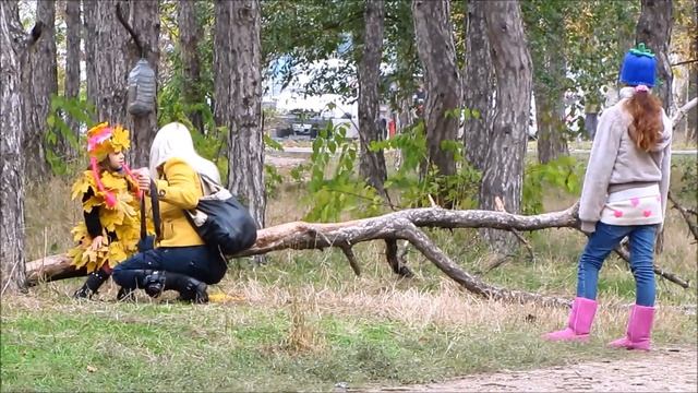 VLOG: Платье из листьев / Кормим белок / ☂Autumn / Kids / Beautiful lake смотреть онлайн