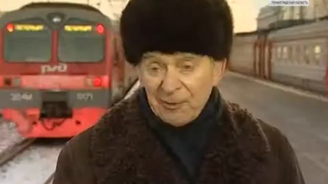 На Финляндском вокзале встретили исторический паровоз серии "Э" смотреть онлайн