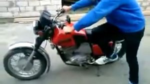 Идиот на мотоцикле иж планета 5