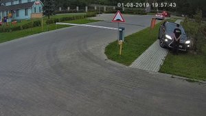 Сбивают охранника на КПП коттеджного поселка Петровские Аллеи (СНТ ЛЮКС ПРОЕКТ)
