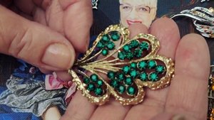 Поговорим о брошках. Винтажные брошки со стразами с блошки. Часть 3. Как и с чем носить бижутерию?