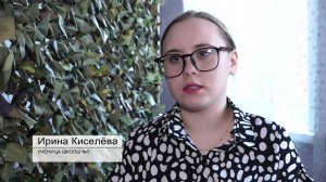 Ученица школы №5 сплела для бойцов маскировочную сеть