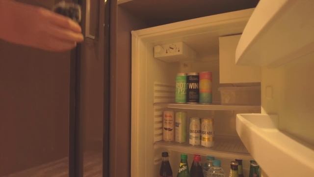 ASMR At The Hilton ⭐️ (Room Tour) смотреть онлайн