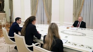 Путин поставил задачу подготовить миллион специалистов для ключевых отраслей - Россия 1