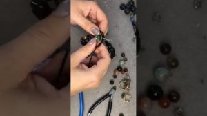 Плетение мужского браслета из камней на заказ