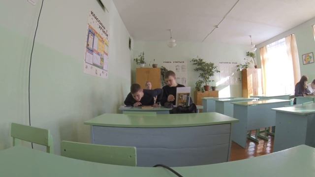 Спрятал КАМЕРУ в классе | СКРЫТАЯ КАМЕРА НА УРОКЕ смотреть онлайн