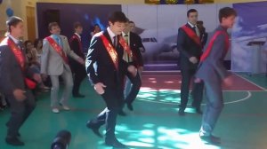 Танец мальчиков.Последний звонок