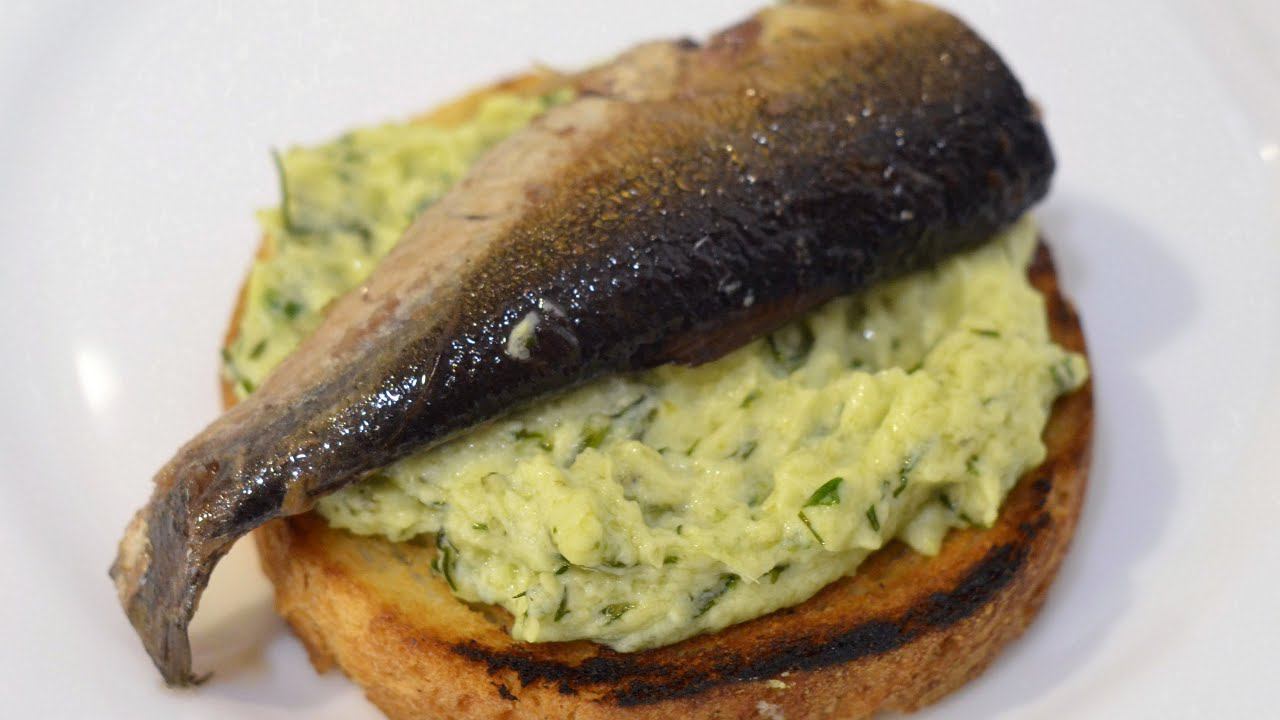 Бутерброды со шпротами - простой рецепт закуски на праздничный стол. смотреть онлайн