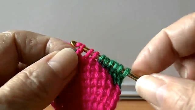Круглый узор тунисским крючком.