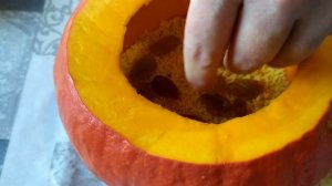 Пшённая каша с изюмом печёная в тыкве.