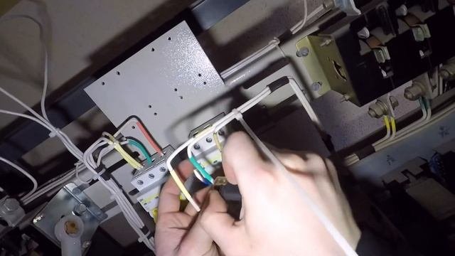 Установка трёхфазных автоматических выключателей в ГРЩ