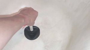 Прочистка засора вантузом