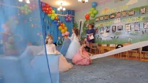 Танец с полотнами выпускной ДЕТСАД 2017 год.