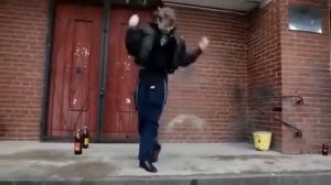 Выпивший гопник танцует