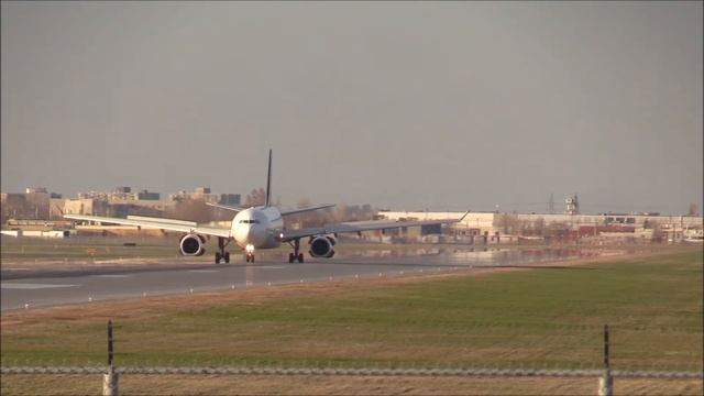 Аэропорт, посадка самолета. Очень красиво приземлился смотреть онлайн