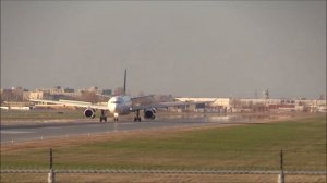 Аэропорт, посадка самолета. Очень красиво приземлился