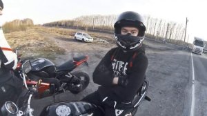 Новичок на мотоцикле поехал по гравийке - Покатушки с друзьями за городом