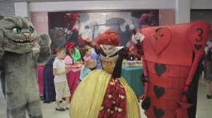 Пятое Авеню Алиса в стране чудес