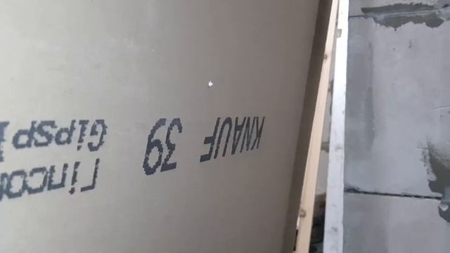 Вырезаем отверстия в ГКЛ малярным ножом. смотреть онлайн