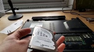 Как вставить и вытащить диск на ноутбуке