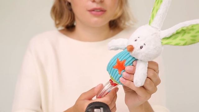 Погремушка-трещотка ЗАЯЦ МАКС | HAPPY BABY смотреть онлайн