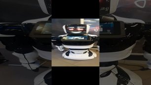 Робот в кинотеатре Гигант строит глазки (Хабаровск)