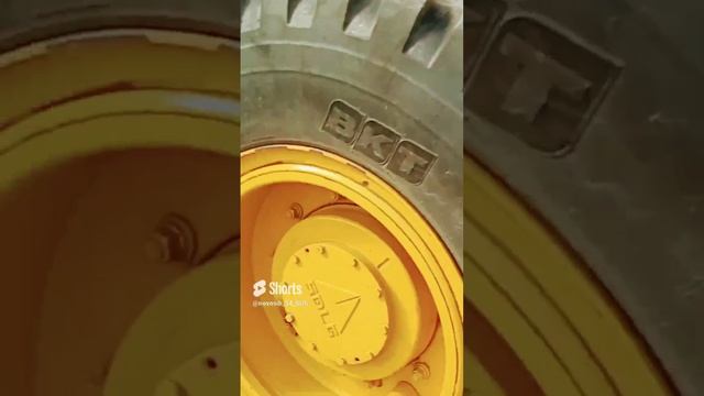 Фронтальные погрузчик.