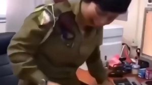 Девушка смеётся под бит но в 1080р 60 fps