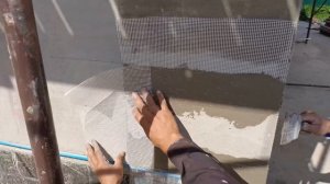 Приклейка и обработка клеем с сеткой фасадных декоративных элементов, обучение рабочих заказчика