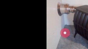Чугунная печь с выходом дымохода через стену. Установка печи Бахта и монтаж дымохода Феррум.