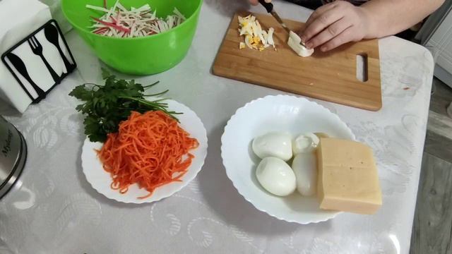 Салат  КРАБОВЫЕ палочки и морковь по корейски