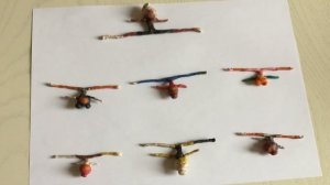 Гимнастки из пластилина. Тренировка. Поперечный шпагат лёжа на спине. Москва. 27.02.2022г.