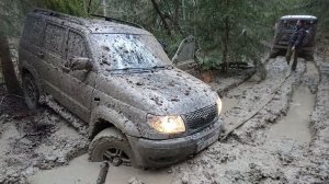 Лужи и бесконечные глиняные колеи. УАЗ Патриот и 469 УАЗы .