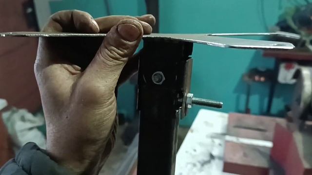 Кронштейн для телевизора из обрезков.