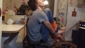 Вот что будет если связать скотчем руки и ноги