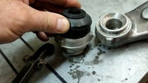 посадка пыльника на рычаг