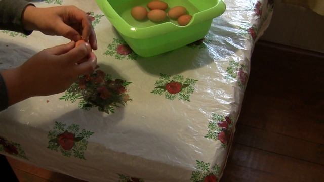 Как быстро очистить яйцо от скорлупы. смотреть онлайн