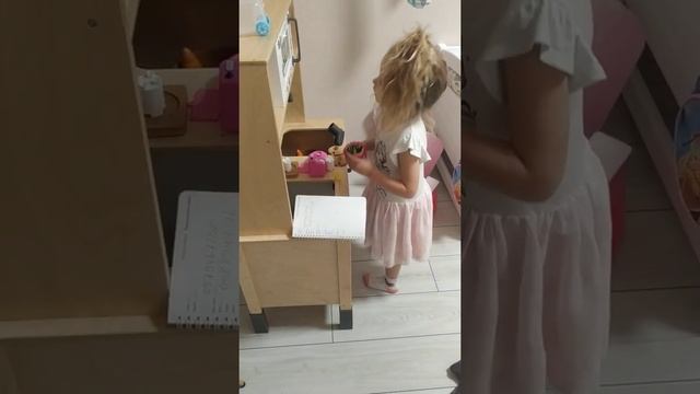 Настя likenastia готовит пирог