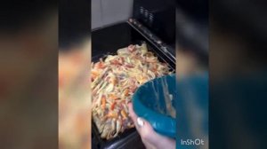 минтай в духовке с овощами.
