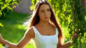 Бежит река, в тумане тает