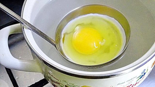Яйцо пашот в половнике
