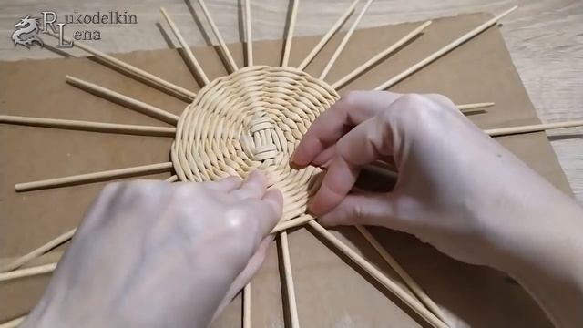 МК: Корзина (короб) для белья, плетение из газетных трубочек смотреть онлайн