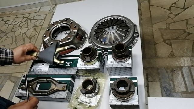 Сцепление УАЗ. Выжимной подшипник с муфтой и вилка УАЗ. В этой части о старом лапковом сцеплении. смотреть онлайн