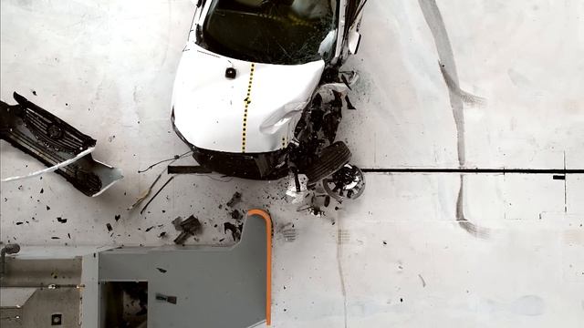 2016 Mazda 6 driver-side small overlap IIHS crash test смотреть онлайн
