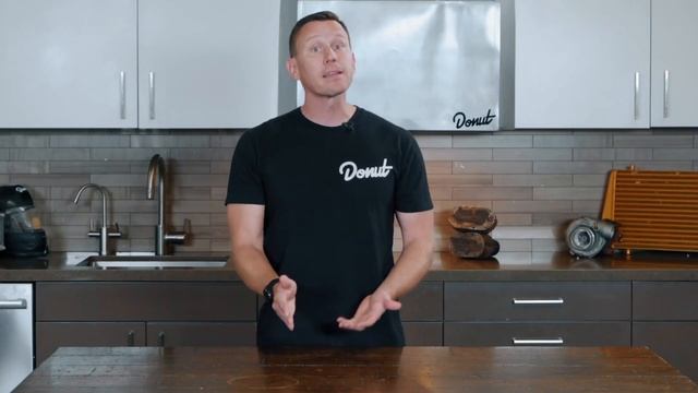 CONVENTIONAL VS SYNTHETIC MOTOR OIL - How it Works | SCIENCE GARAGE смотреть онлайн