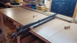 Ваймы или столярные струбцины.