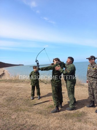 Военно-полевые сборы допризывной казачьей молодёжи в Ейске продолжаются