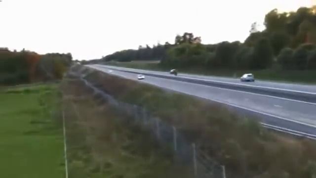 СКОРОСТЬ 353 КМ/Ч ПО АВТОМАГИСТРАЛИ / A SPEED OF 353 KM/H ON THE MOTORWAY смотреть онлайн